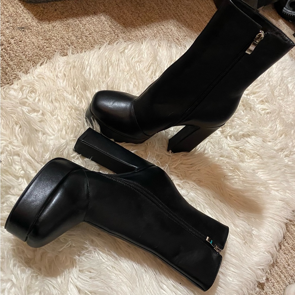 PrettyLittleThing Black Close-Toe Booties w/Heel